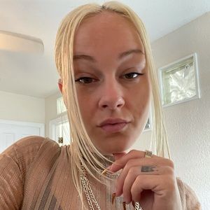 Meet your Posher, Pamella